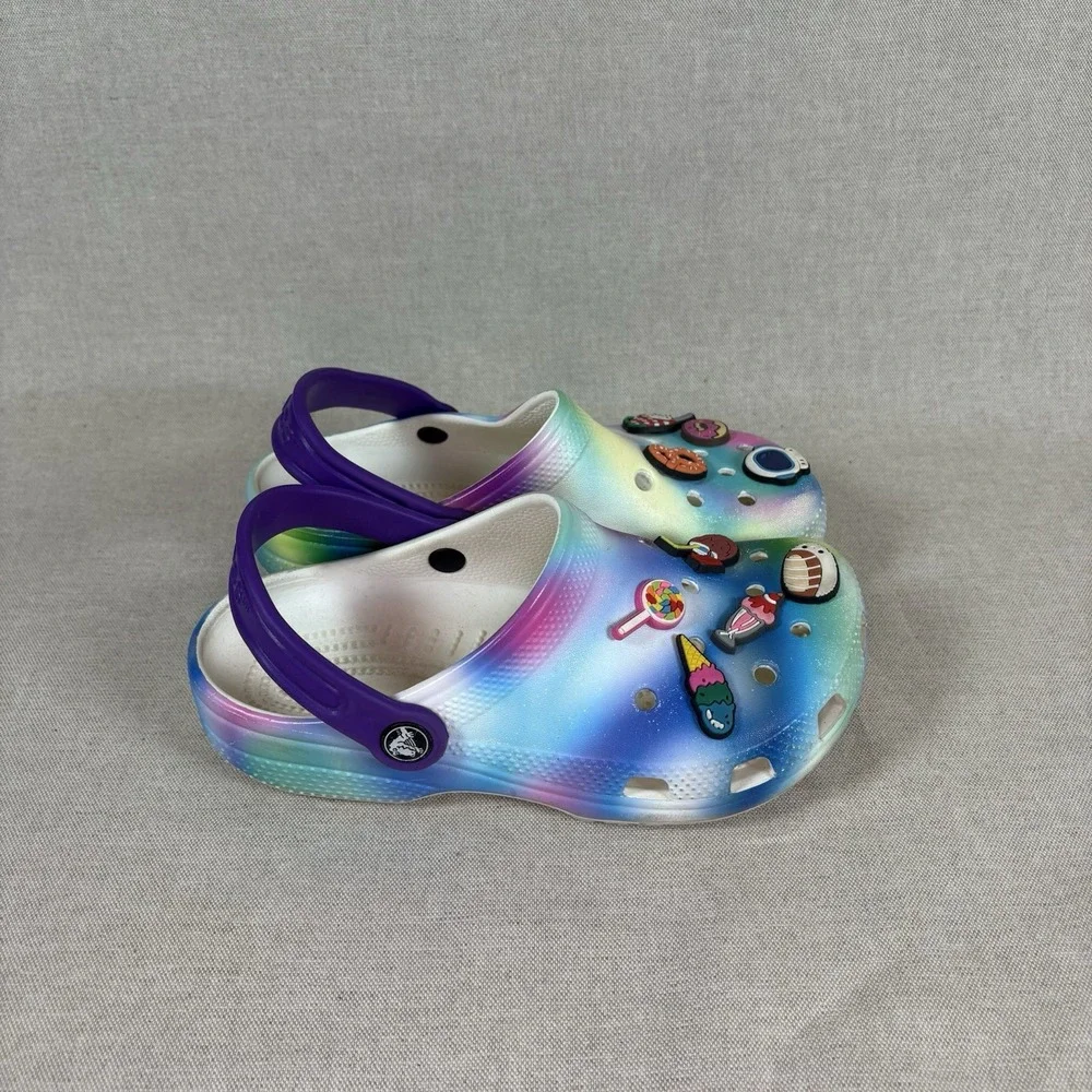 Crocs Classic Clogs Solarized‎ Tie Dye Rainbow Purple w/Charms Slip On Shoes J2
